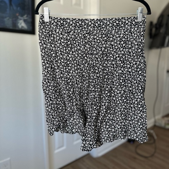 Flower Shorts - Picture 2 of 2